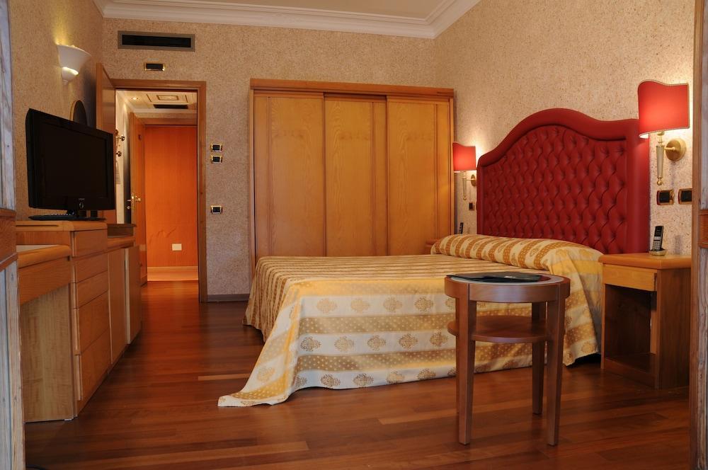 Grand Hotel Ambasciatori Wellness & Spa Chianciano Terme Exteriör bild