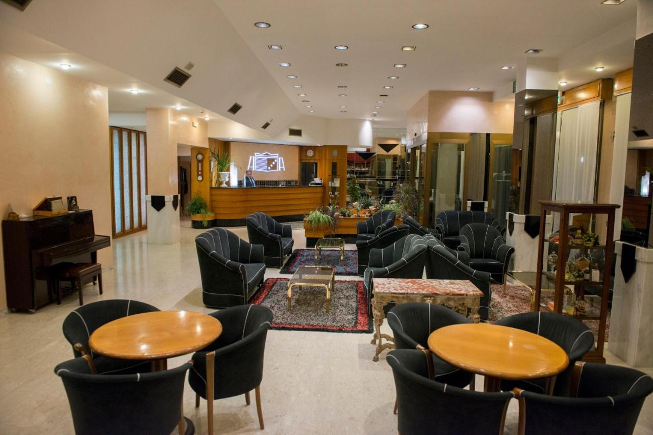 Grand Hotel Ambasciatori Wellness & Spa Chianciano Terme Exteriör bild
