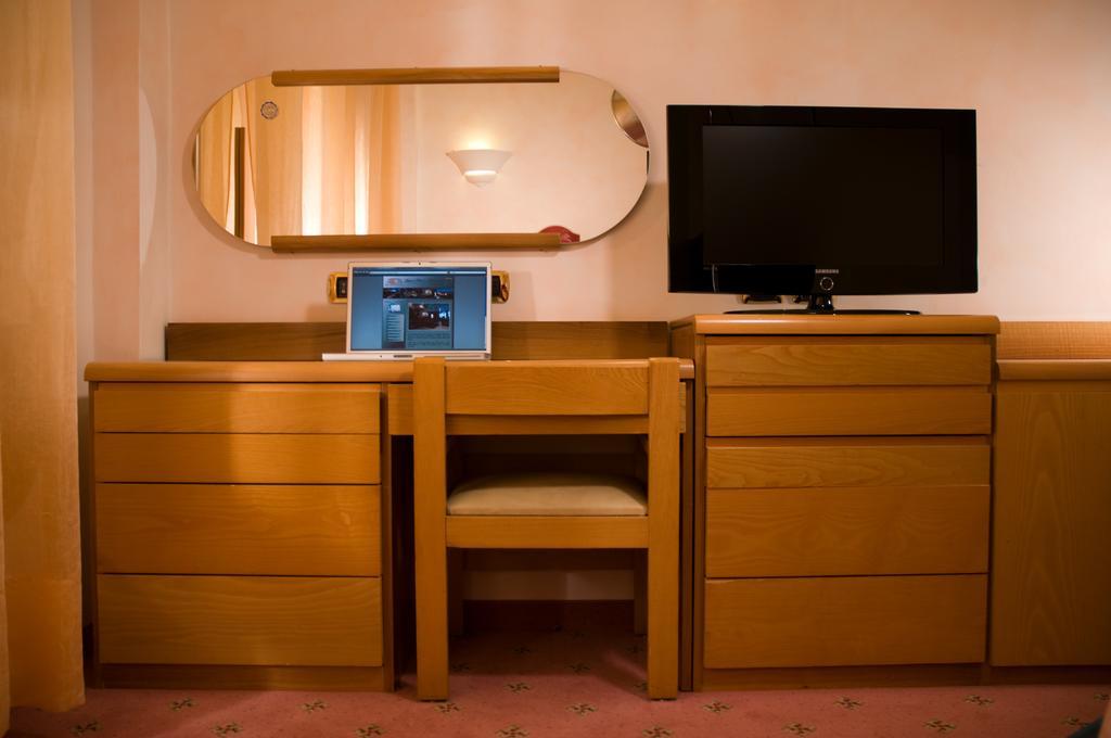 Grand Hotel Ambasciatori Wellness & Spa Chianciano Terme Exteriör bild