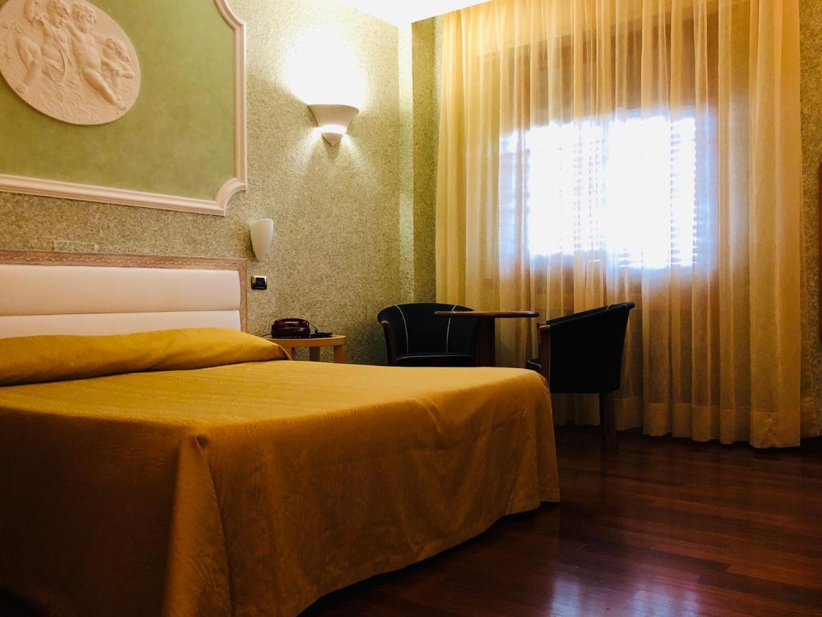 Grand Hotel Ambasciatori Wellness & Spa Chianciano Terme Exteriör bild